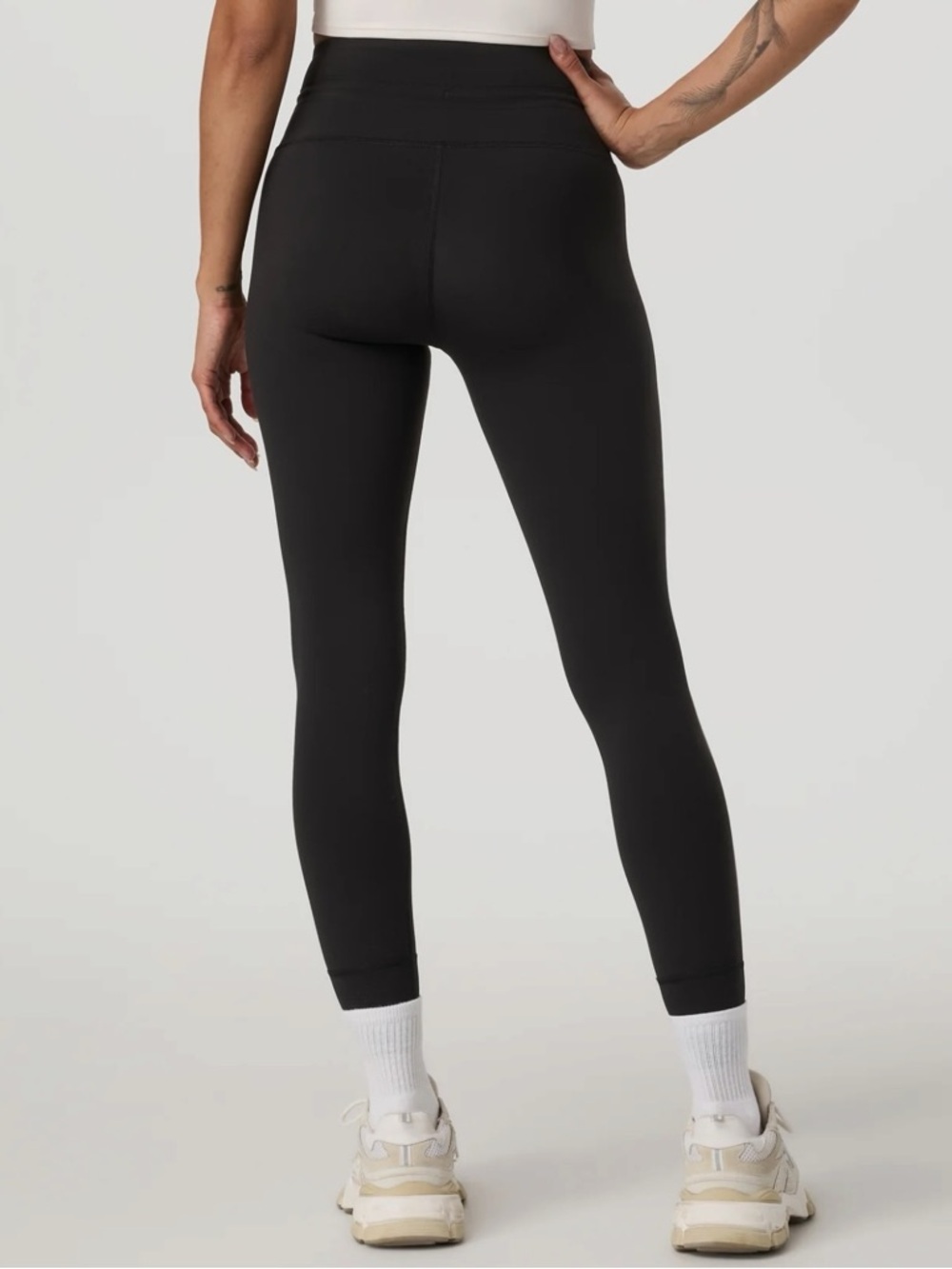 Vuori Daily Piped Legging in Black size Small - Picture 3 of 8